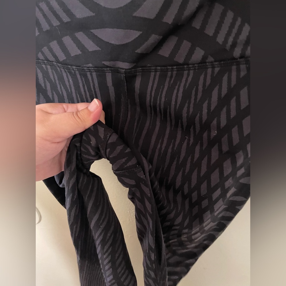 ✨ALO Black Patterned Leggings Size S - Picture 3 of 8